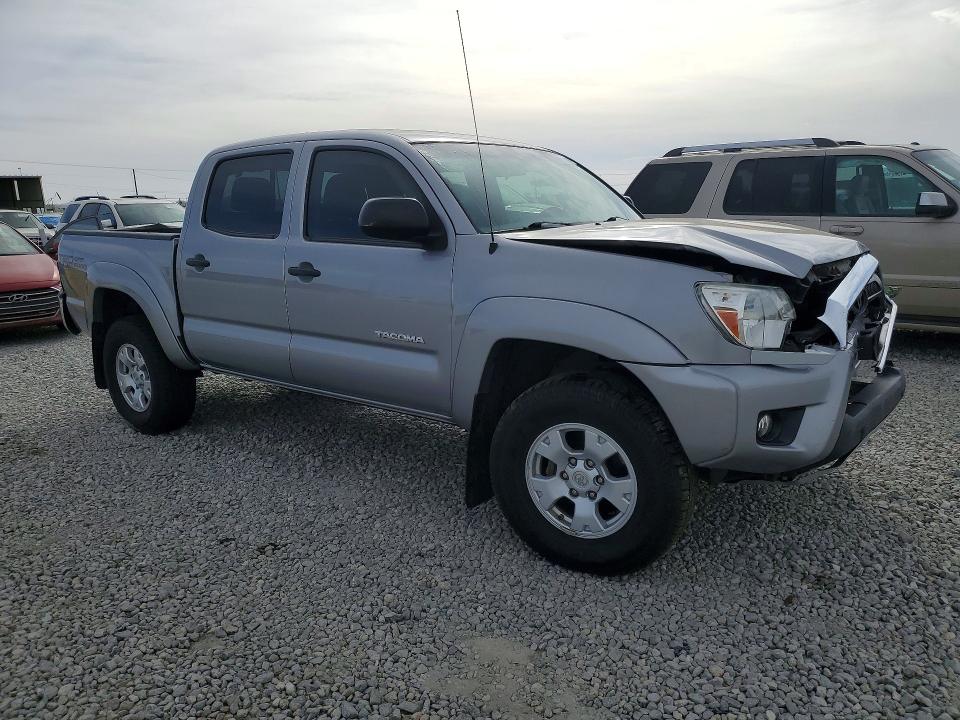 Photo 4 from auction – 2015 TOYOTA TACOMA DOU with VIN 3TMLU4EN6FM201047