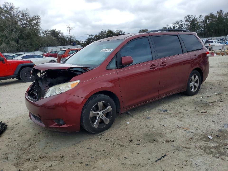 TOYOTA SIENNA LE 2013 with VIN 5TDKK3DC7DS347370 - Photo from auction