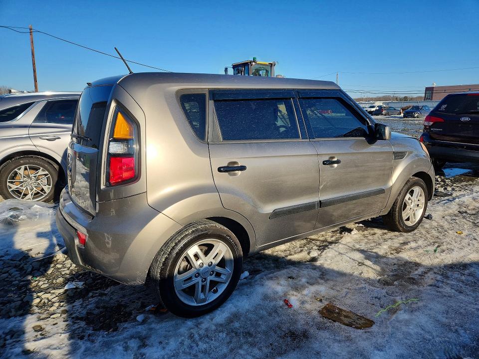 Photo 3 from auction – 2011 KIA SOUL + with VIN KNDJT2A24B7204382
