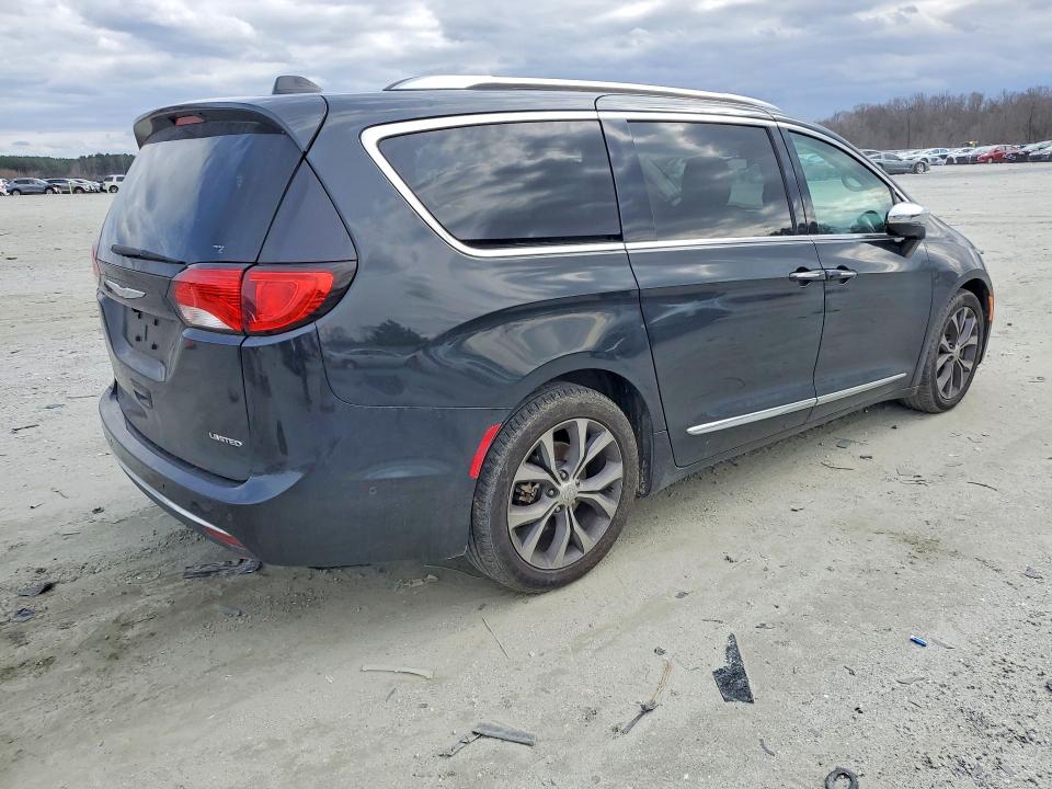 Photo 3 from auction – 2017 CHRYSLER PACIFICA with VIN 2C4RC1GG8HR504692