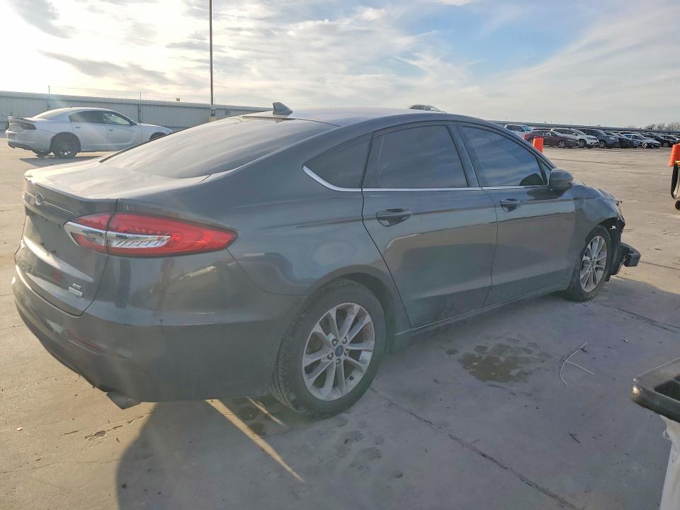 Photo 3 from auction – 2020 FORD FUSION with VIN 3FA6P0HD6LR261236