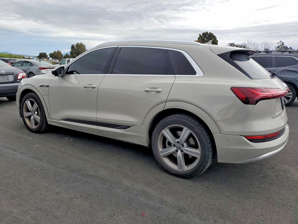 Photo 2 from auction – 2019 AUDI E-TRON with VIN WA1VABGE7KB013104