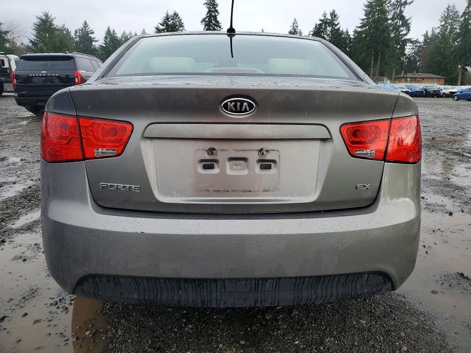 Photo 6 from auction – 2010 KIA FORTE with VIN KNAFU4A26A5243643