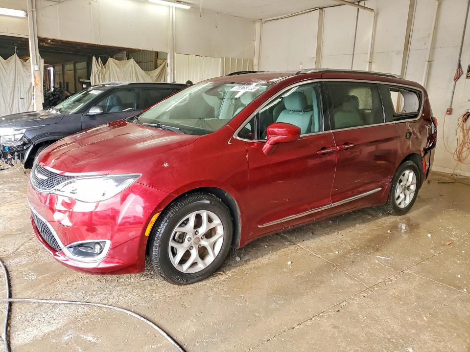 CHRYSLER PACIFICA T 2017 with VIN 2C4RC1EG3HR538123 - Photo from auction