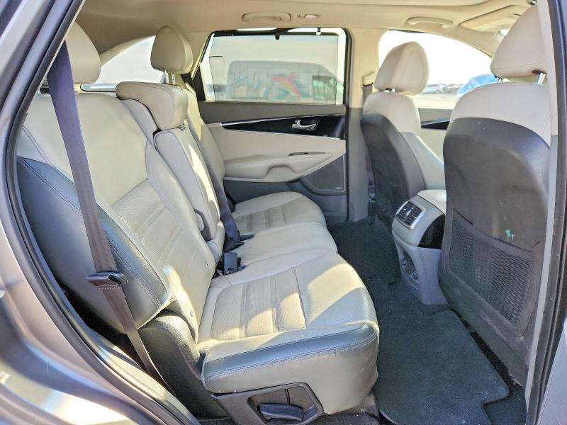 Photo 11 from auction – 2016 KIA SORENTO with VIN 5XYPK4A53GG080327