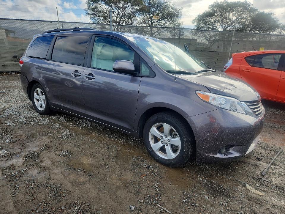 Photo 4 from auction – 2011 TOYOTA SIENNA with VIN 5TDKK3DC8BS065803
