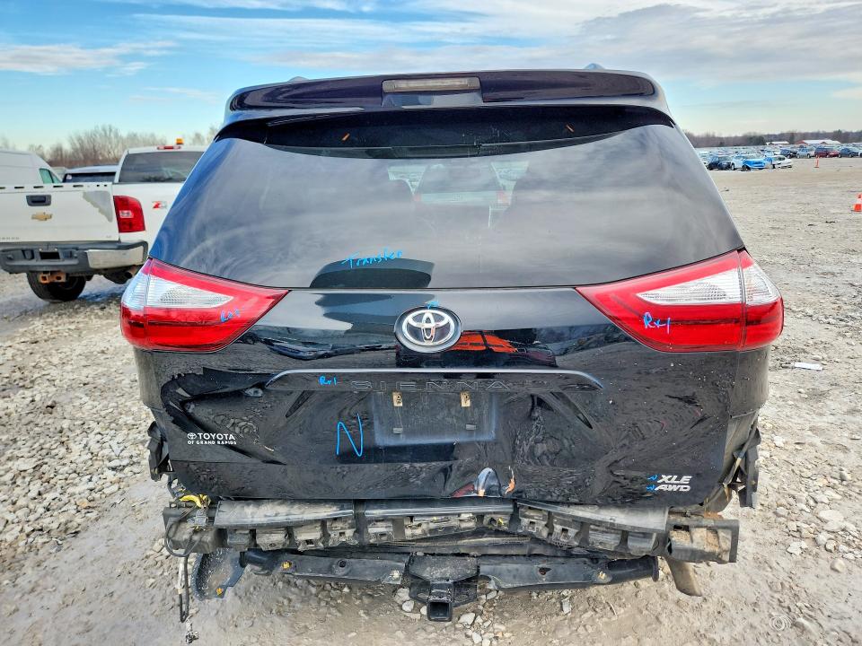 Photo 6 from auction – 2017 TOYOTA SIENNA with VIN 5TDDZ3DC9HS165499