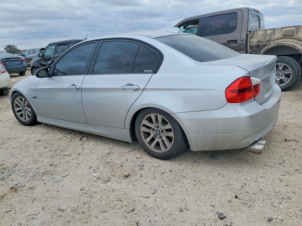 Photo 2 from auction – 2007 BMW 328 XI with VIN WBAVC93557KX58694