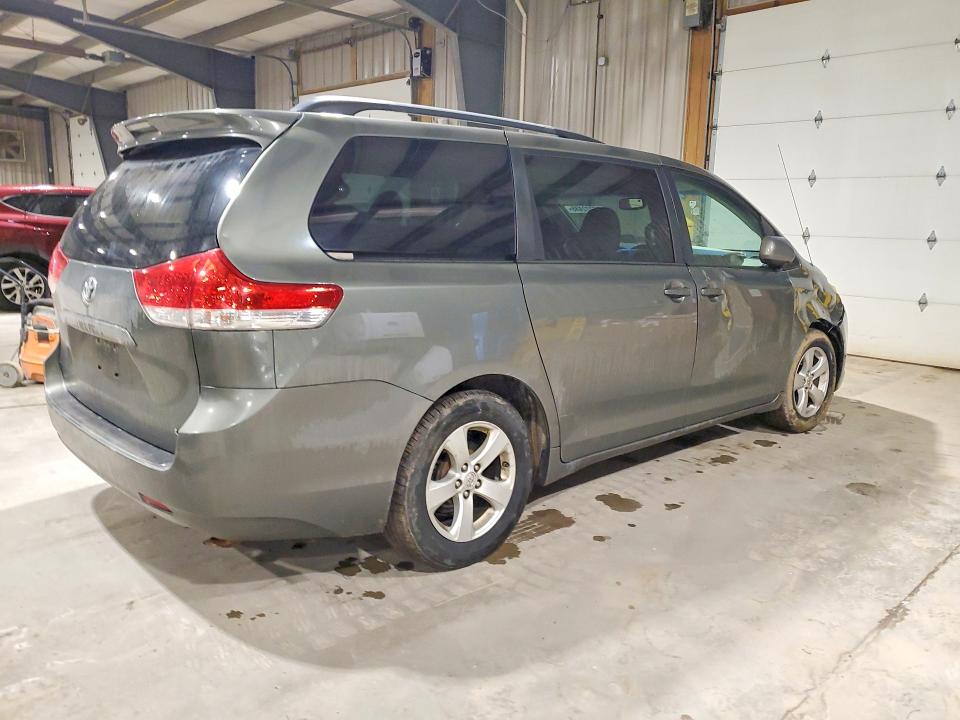 Photo 3 from auction – 2011 TOYOTA SIENNA with VIN 5TDKK3DC3BS046530