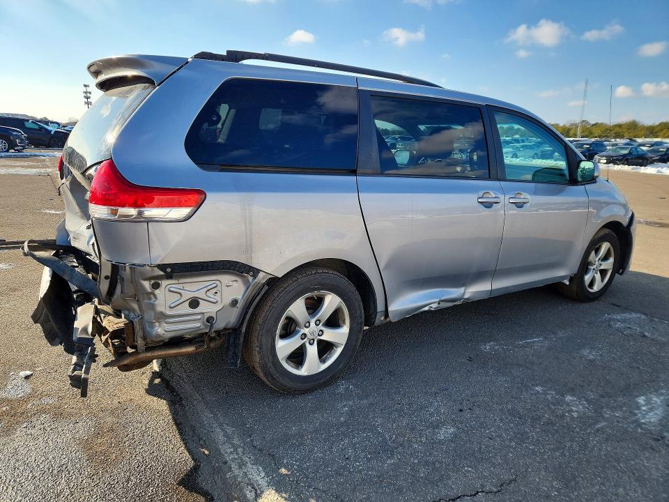 Photo 3 from auction – 2013 TOYOTA SIENNA LE with VIN 5TDKK3DC2DS346644