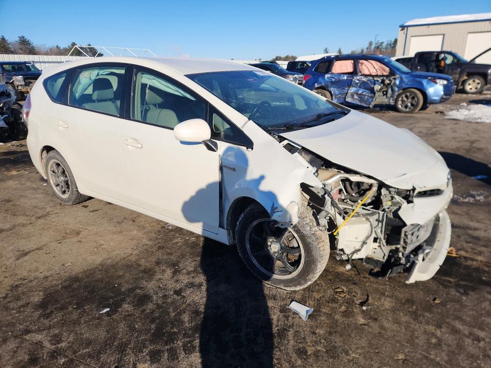 Photo 4 from auction – 2015 TOYOTA PRIUS V with VIN JTDZN3EU6FJ038406