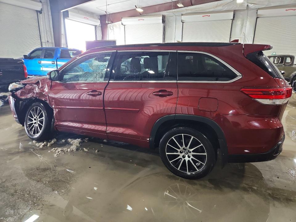 Photo 2 from auction – 2018 TOYOTA HIGHLANDER with VIN 5TDJZRFH3JS545412