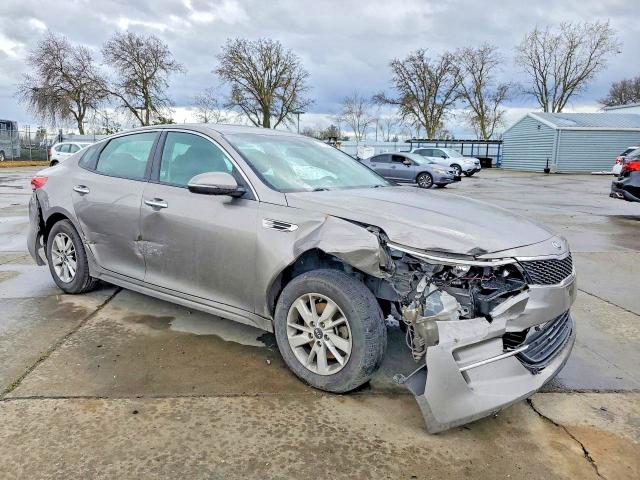 Photo 4 from auction – 2017 KIA OPTIMA with VIN 5XXGT4L31HG149336
