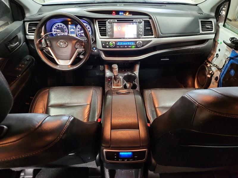 Photo 8 from auction – 2017 TOYOTA HIGHLANDER with VIN 5TDJZRFHXHS457144