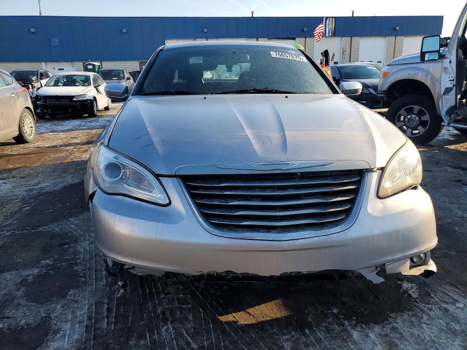 Photo 5 from auction – 2013 CHRYSLER 200 LIMITE with VIN 1C3CCBCG6DN759838