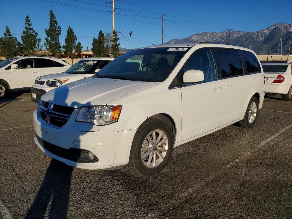 DODGE CARAVAN 2018 with VIN 2C4RDGCG1JR307049 - Photo from auction