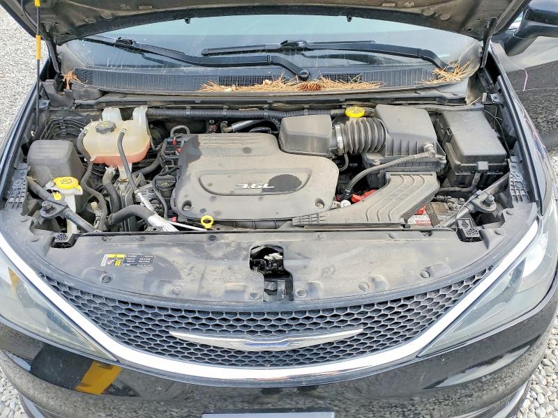 Photo 12 from auction – 2017 CHRYSLER PACIFICA with VIN 2C4RC1DG8HR552133