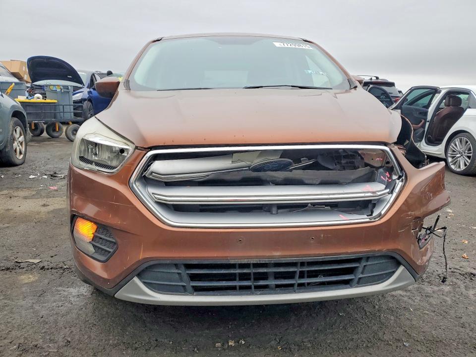 Photo 5 from auction – 2017 FORD ESCAPE with VIN 1FMCU0GD5HUA58373