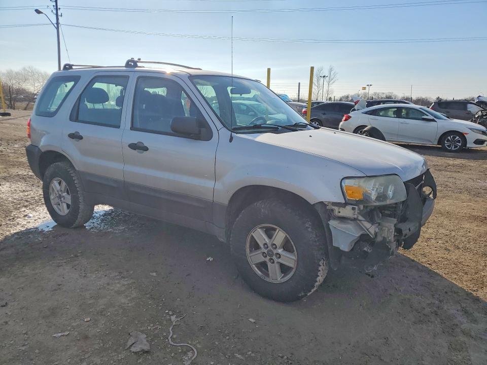 Photo 4 from auction – 2005 FORD ESCAPE with VIN 1FMYU02Z05KC43785