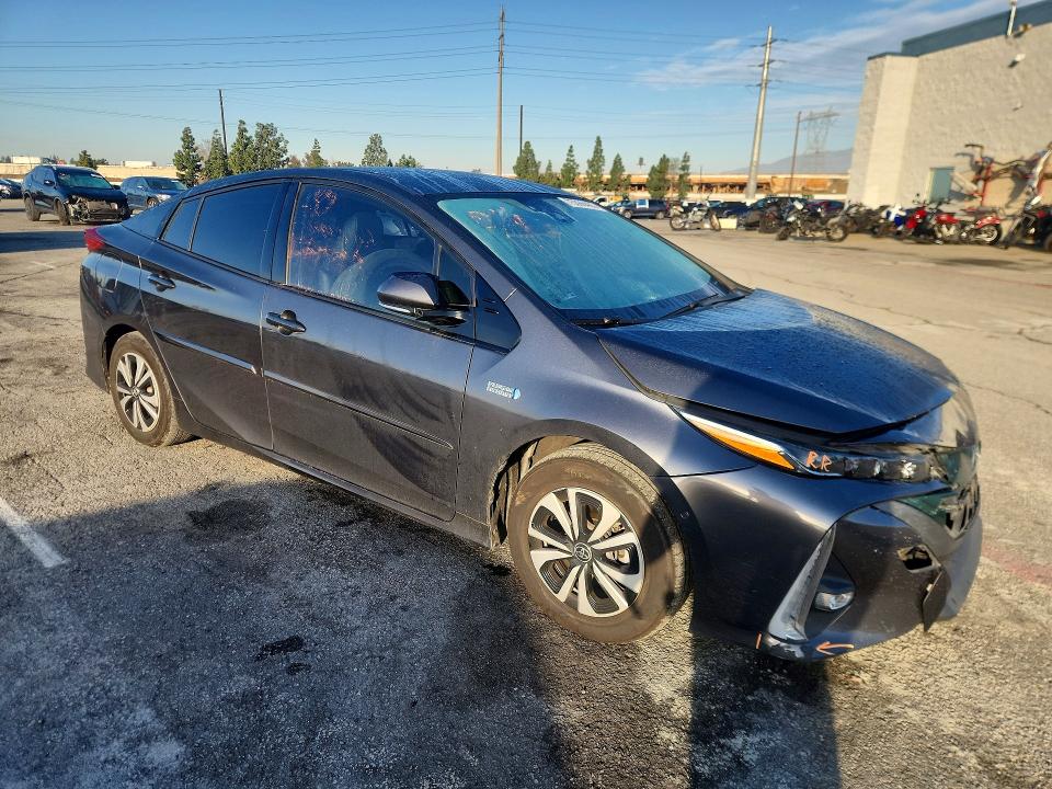 Photo 4 from auction – 2017 TOYOTA PRIUS PRIME with VIN JTDKARFP2H3056143