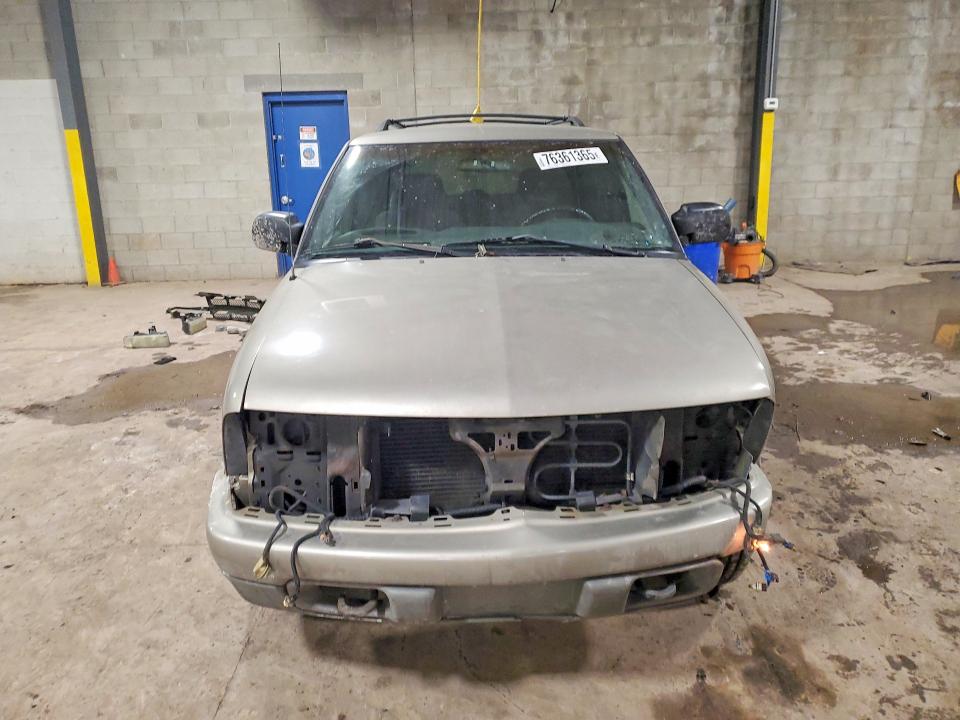 Photo 5 from auction – 2002 CHEVROLET BLAZER with VIN 1GNDT13W42K199745