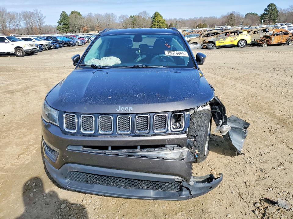 Photo 5 from auction – 2019 JEEP COMPASS with VIN 3C4NJCAB5KT613144