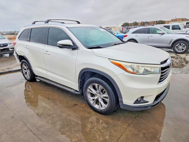 Photo 4 from auction – 2015 TOYOTA HIGHLANDER with VIN 5TDKKRFH3FS067573