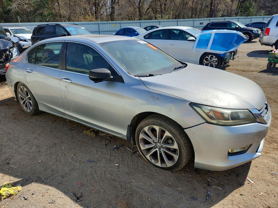 Photo 4 from auction – 2015 HONDA ACCORD with VIN 1HGCR2F81FA020886