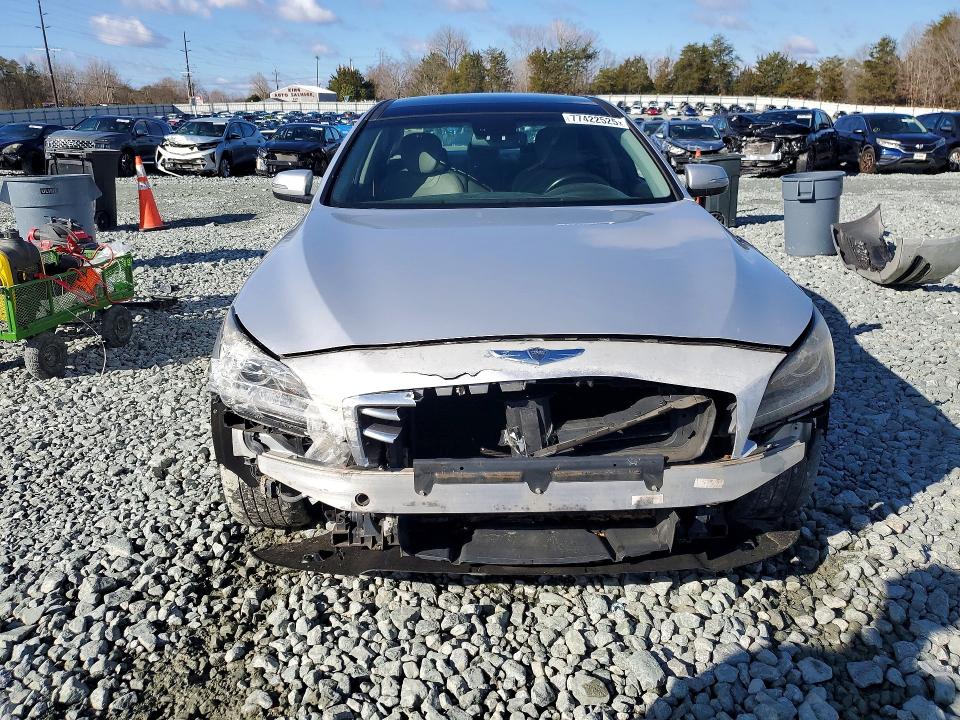 Photo 5 from auction – 2015 HYUNDAI GENESIS with VIN KMHGN4JE1FU059928