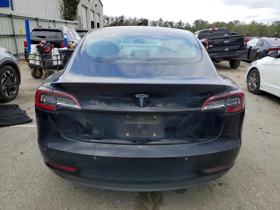 Photo 6 from auction – 2018 TESLA MODEL 3 with VIN 5YJ3E1EA1JF070261