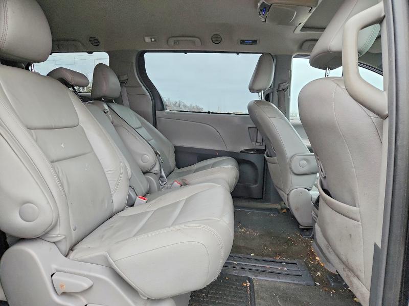 Zdjęcie 11 z aukcji – 2016 TOYOTA SIENNA XLE z VIN 5TDYK3DC6GS757480
