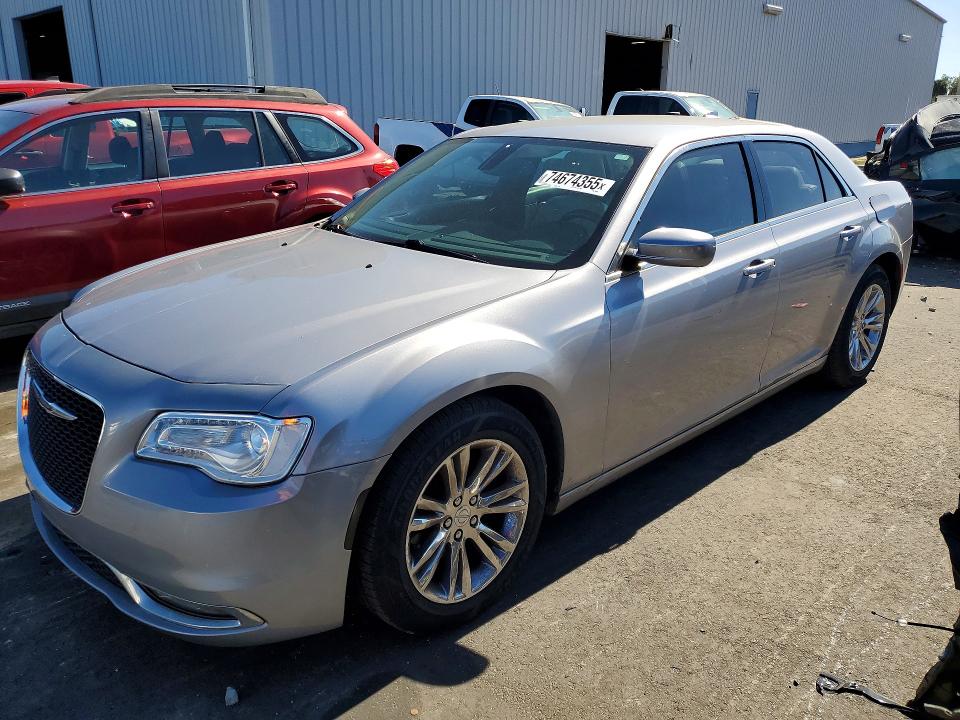 CHRYSLER 300 LIMITE 2017 z numerem VIN 2C3CCAAGXHH506050 - Zdjęcie z aukcji