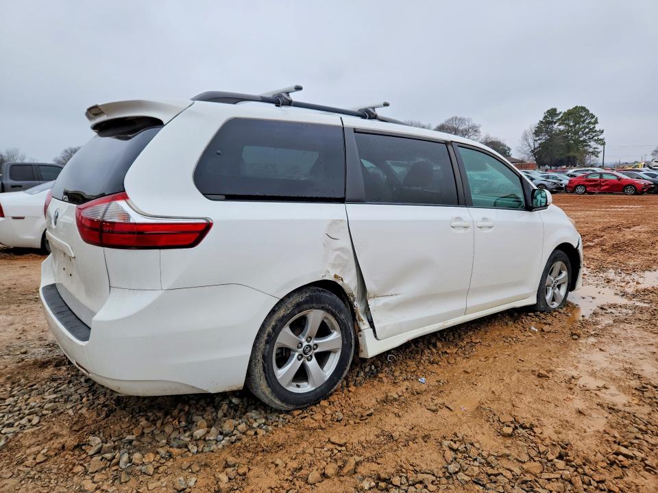 Photo 3 from auction – 2018 TOYOTA SIENNA LE with VIN 5TDKZ3DCXJS942947