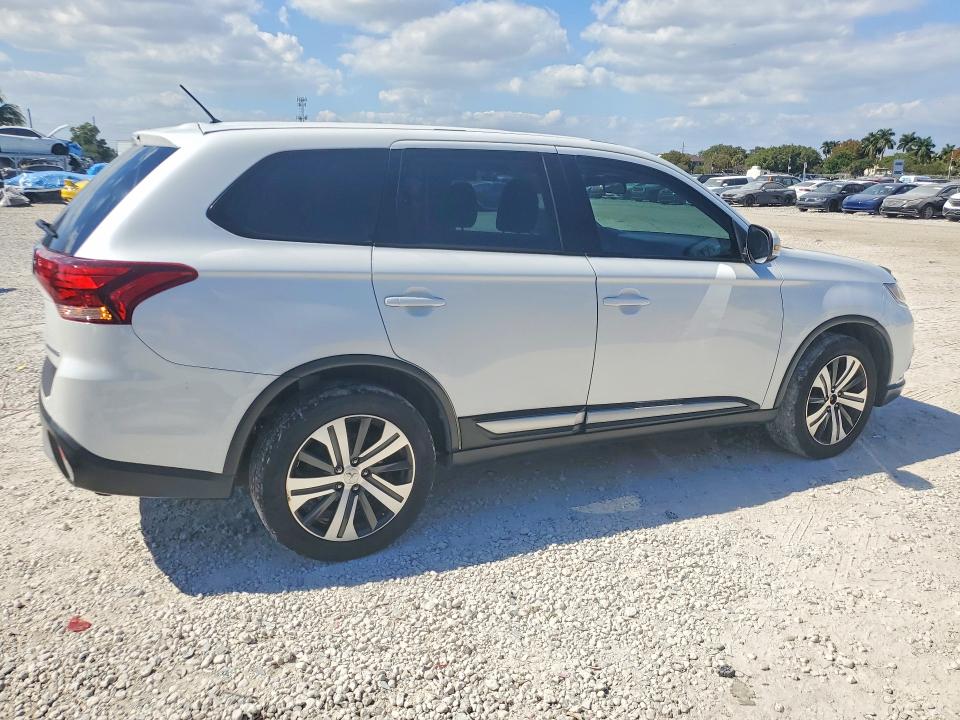 Photo 3 from auction – 2016 MITSUBISHI OUTLANDER with VIN JA4AZ3A30GZ017241