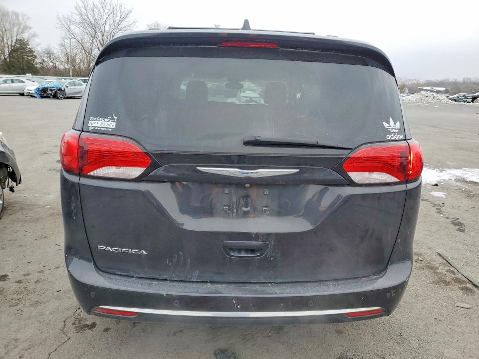 Photo 6 from auction – 2017 CHRYSLER PACIFICA T with VIN 2C4RC1EG4HR643995