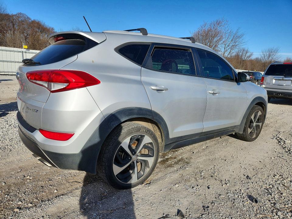 Photo 3 from auction – 2016 HYUNDAI TUCSON with VIN KM8J33A26GU126424