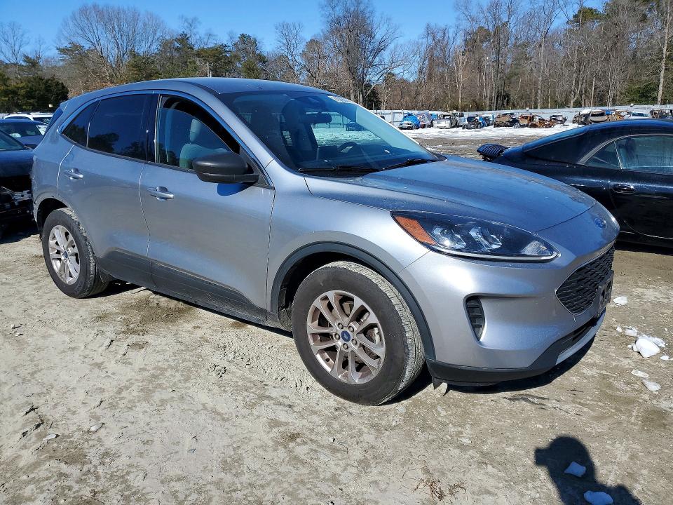 Photo 4 from auction – 2022 FORD ESCAPE SE with VIN 1FMCU0G63NUB83496
