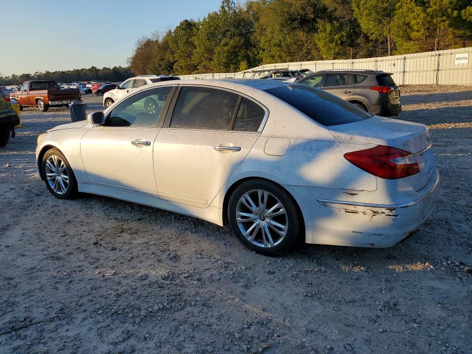 Photo 2 from auction – 2013 HYUNDAI GENESIS with VIN KMHGC4DD0DU233784