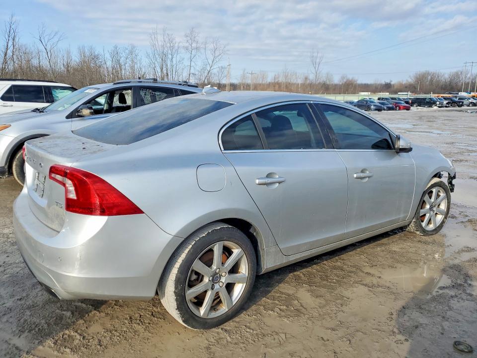 Photo 3 from auction – 2016 VOLVO S60 with VIN YV126MFK6G2393986