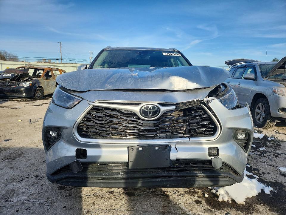Photo 5 from auction – 2022 TOYOTA HIGHLANDER with VIN 5TDGZRBH7NS569797