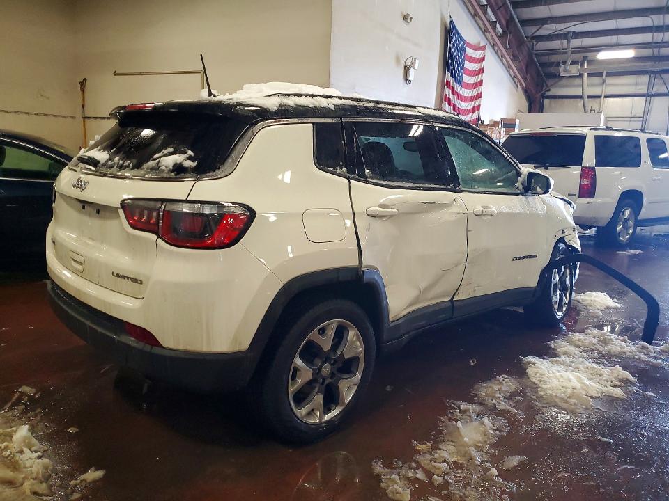 Photo 3 from auction – 2019 JEEP COMPASS with VIN 3C4NJDCB3KT672437