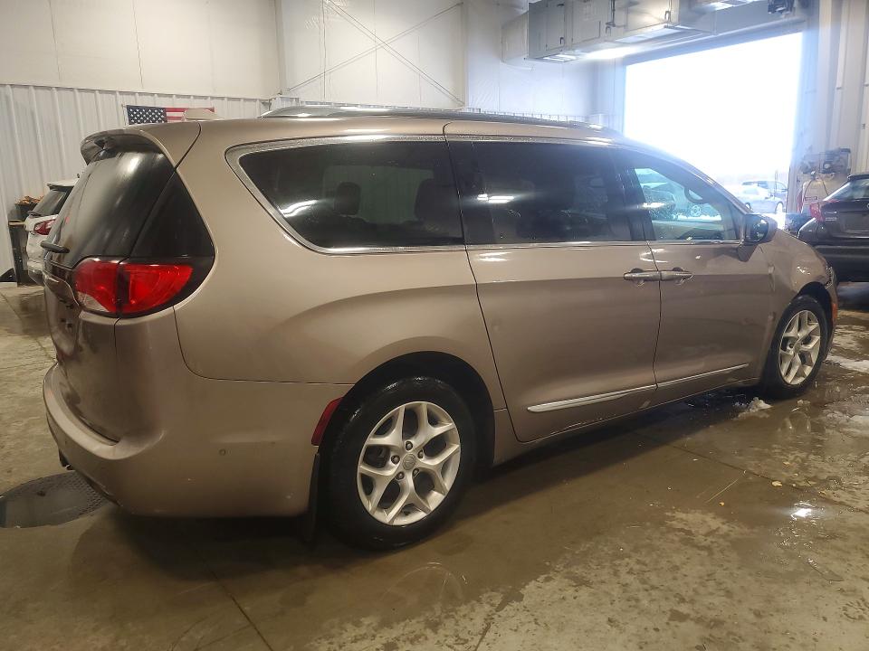 Photo 3 from auction – 2017 CHRYSLER PACIFICA with VIN 2C4RC1EG8HR669659