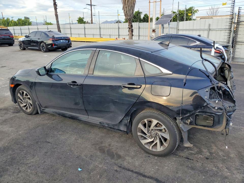 Zdjęcie 2 z aukcji – 2018 HONDA CIVIC z VIN 19XFC2F83JE021749