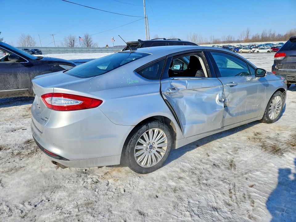 Photo 3 from auction – 2016 FORD FUSION with VIN 3FA6P0LU4GR250779