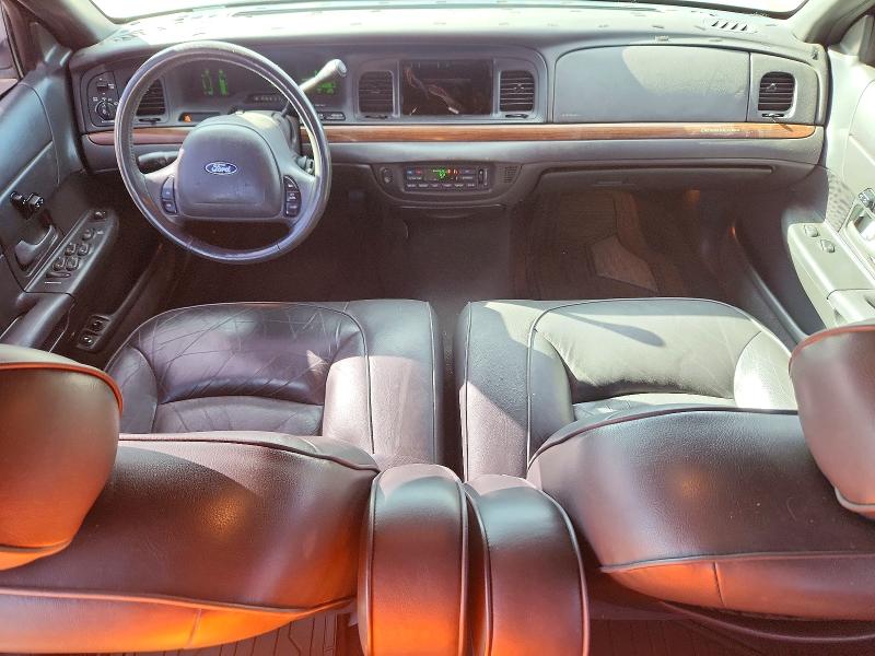 Foto 8 de la subasta – 2001 FORD CROWN VICT con VIN 2FAFP74W01X102744