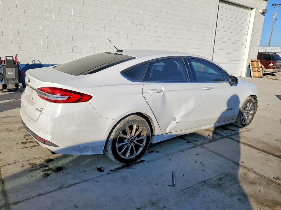 Photo 3 from auction – 2017 FORD FUSION with VIN 3FA6P0LU7HR325959