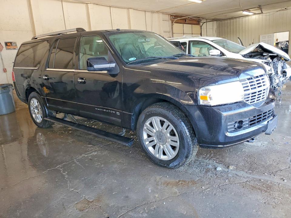 Photo 4 from auction – 2013 LINCOLN NAVIGATOR with VIN 5LMJJ3J54DEL04804