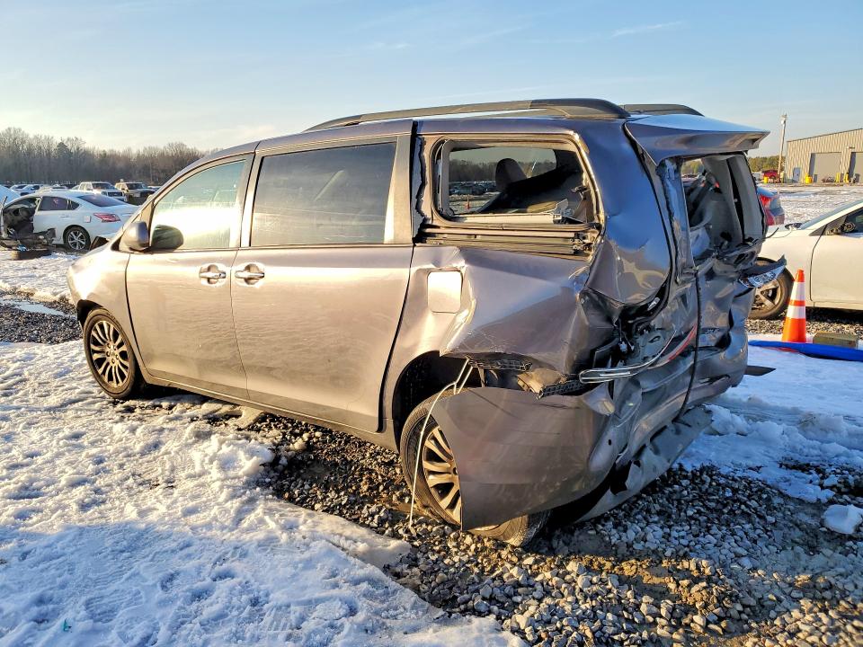 Photo 2 from auction – 2012 TOYOTA SIENNA XLE with VIN 5TDYK3DC9CS183659