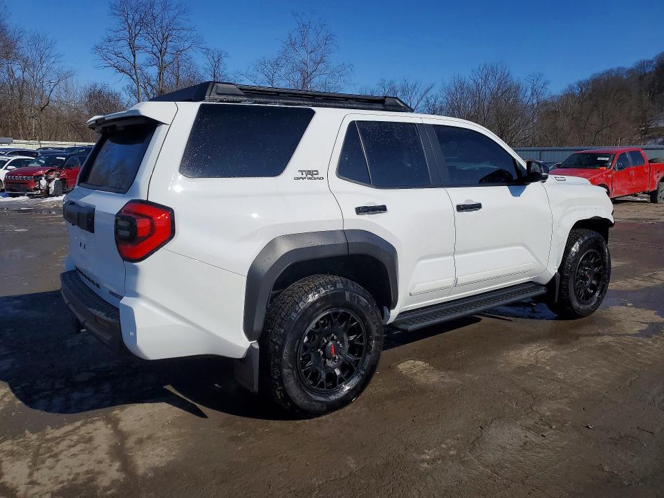 Photo 3 from auction – 2025 TOYOTA 4RUNNER LI with VIN JTEVB5BR5S5006869