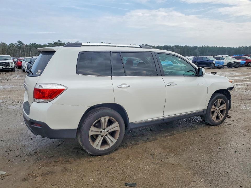 Photo 3 from auction – 2011 TOYOTA HIGHLANDER with VIN 5TDDK3EH9BS041044